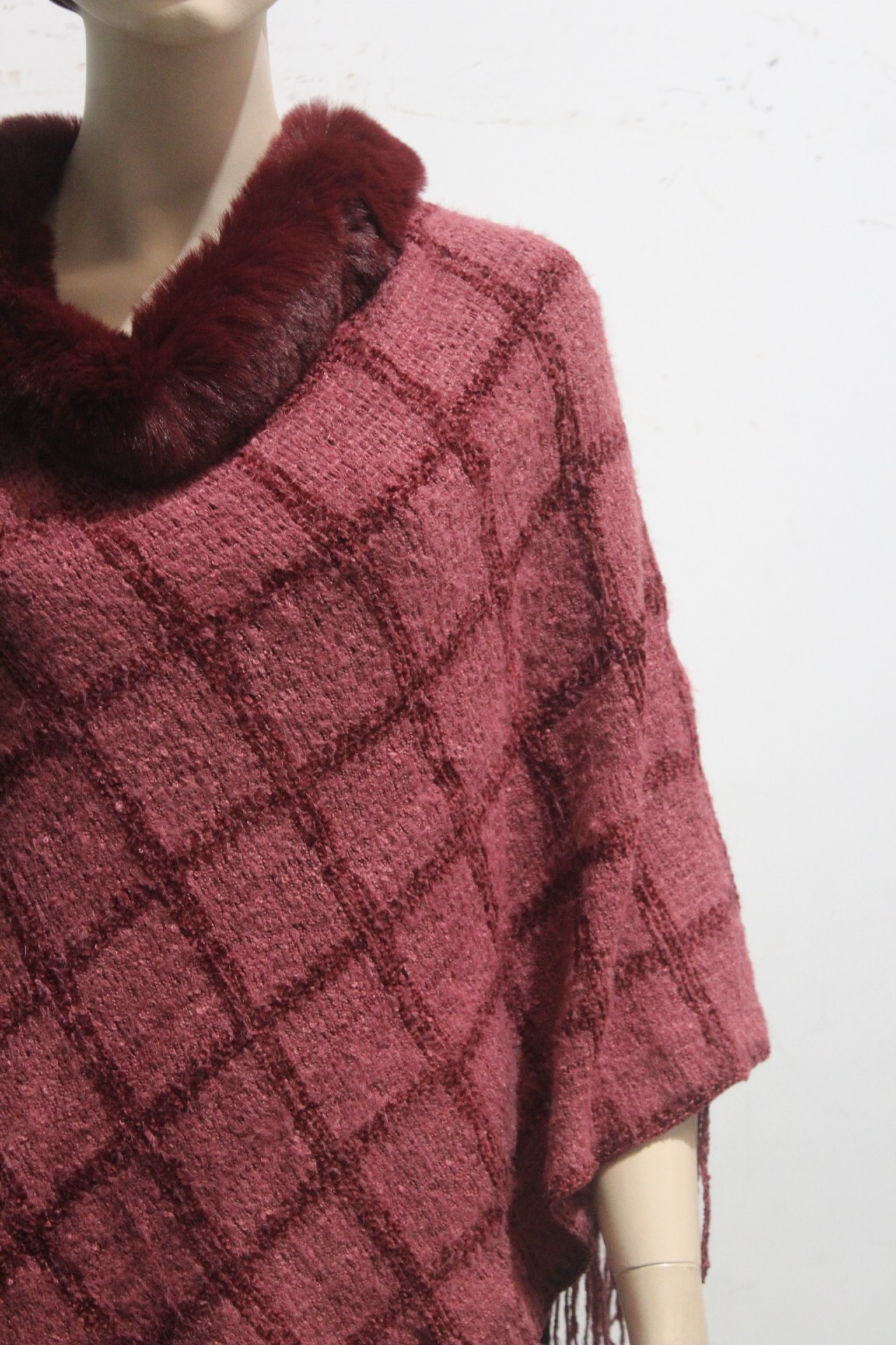 Chenille Lattice Poncho w Fur Collar PICNIC CHECK - Image 3