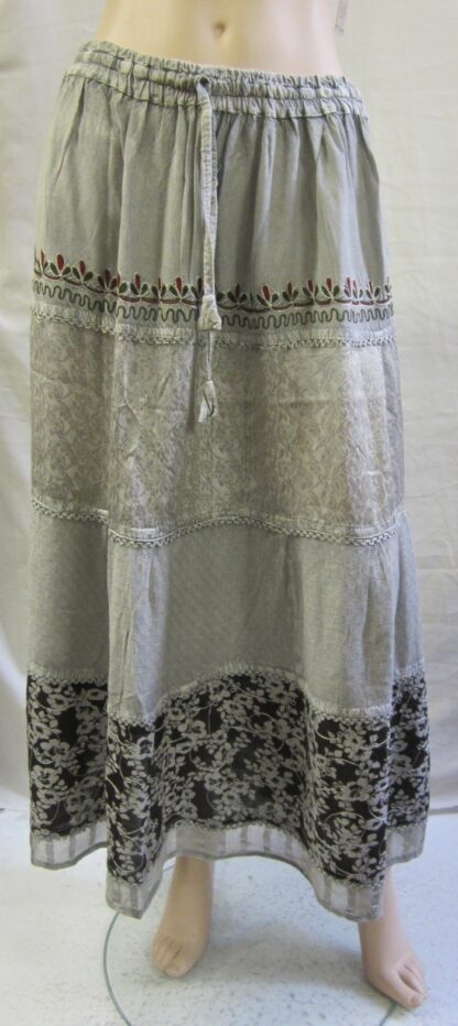 A/W Tier Skirt Jaquard ONLY SILVER LEFT.